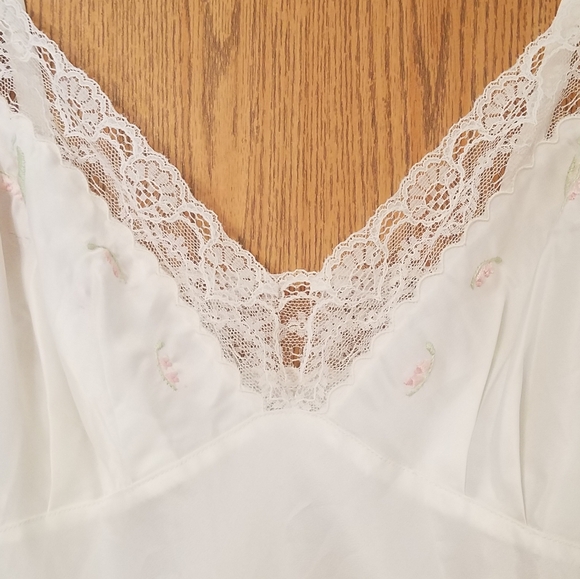 Windy Rose Vintage Slip Size 38 - Picture 3 of 3